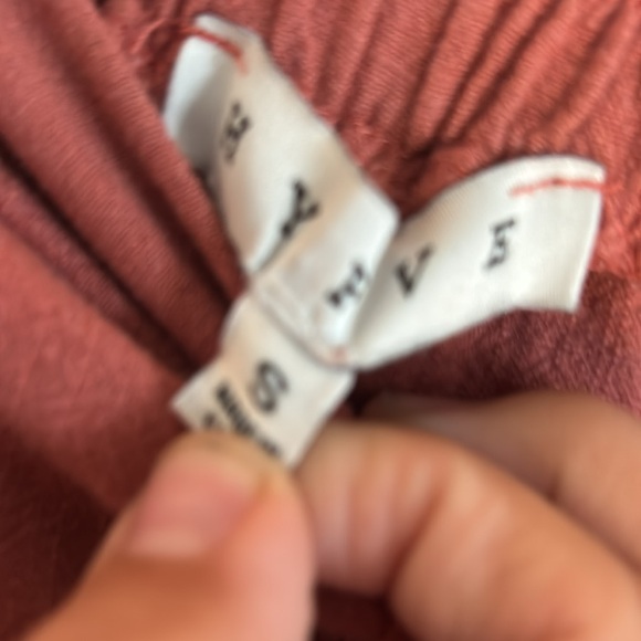 HYFVE women’s salmon color shorts front pockets - Picture 4 of 4